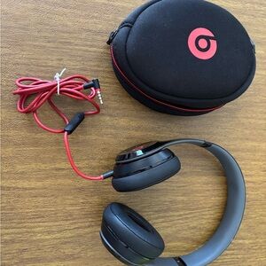 Beats by Dr. Dre Solo 2